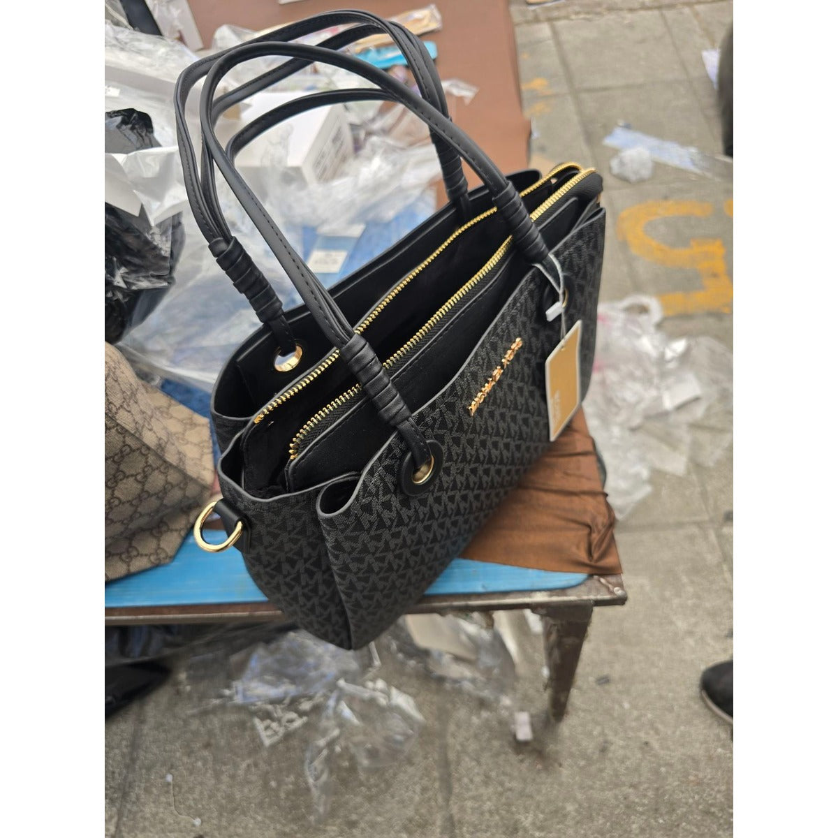 Michael Kors Τσάντα Χειρός Monogram Μαύρη