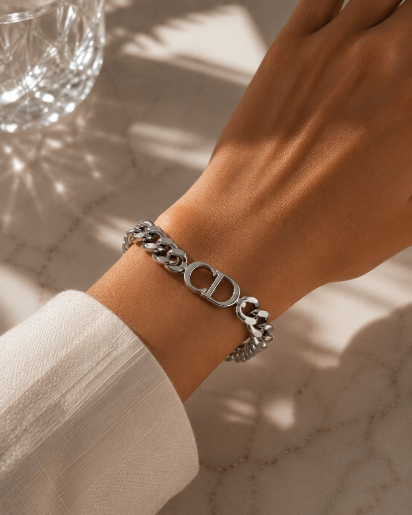 Dior βραχιόλι CD ασημί — lifestyle φωτογραφία