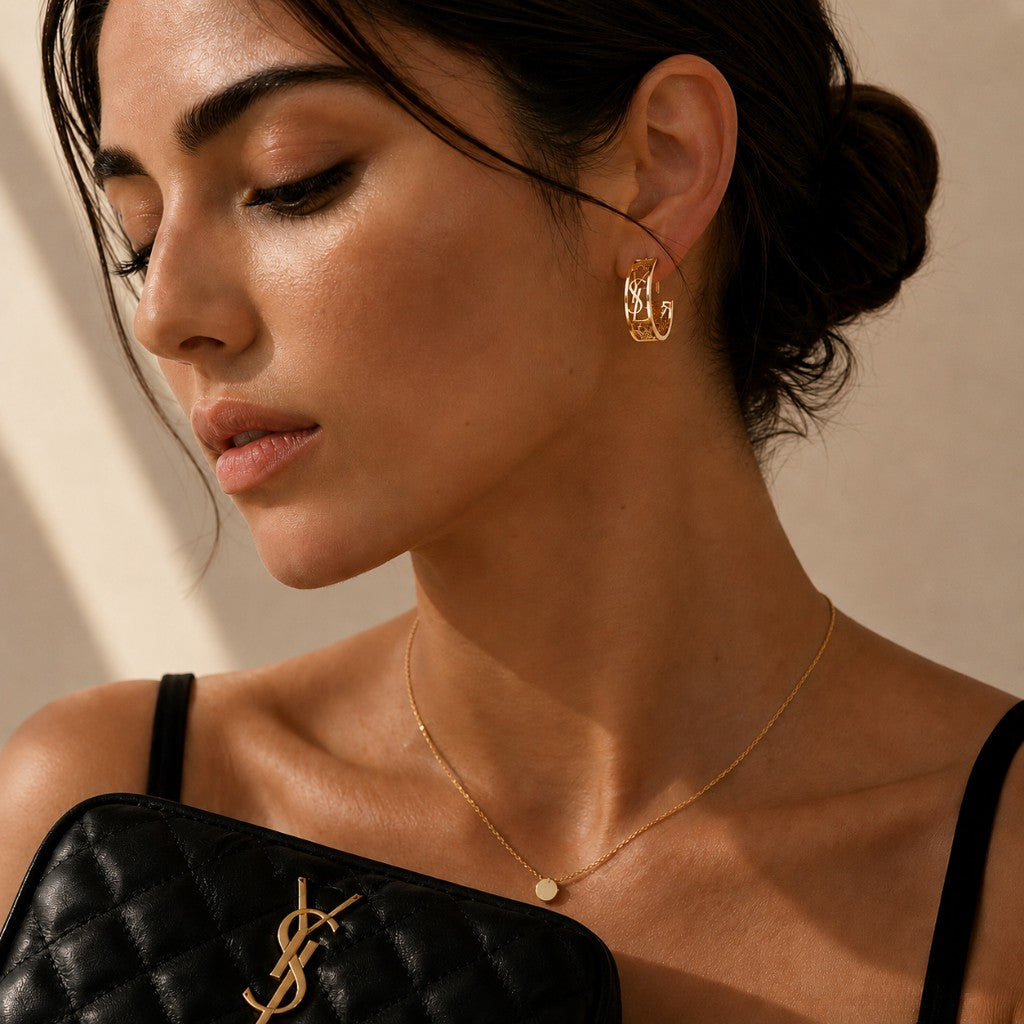 YSL σκουλαρίκια κρίκοι — lifestyle φωτογραφία