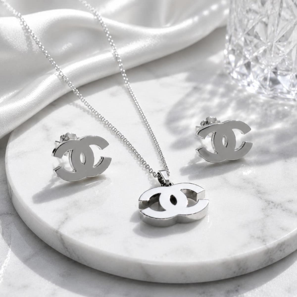 Chanel Σετ Κολιέ και Σκουλαρίκια CC Ασημί