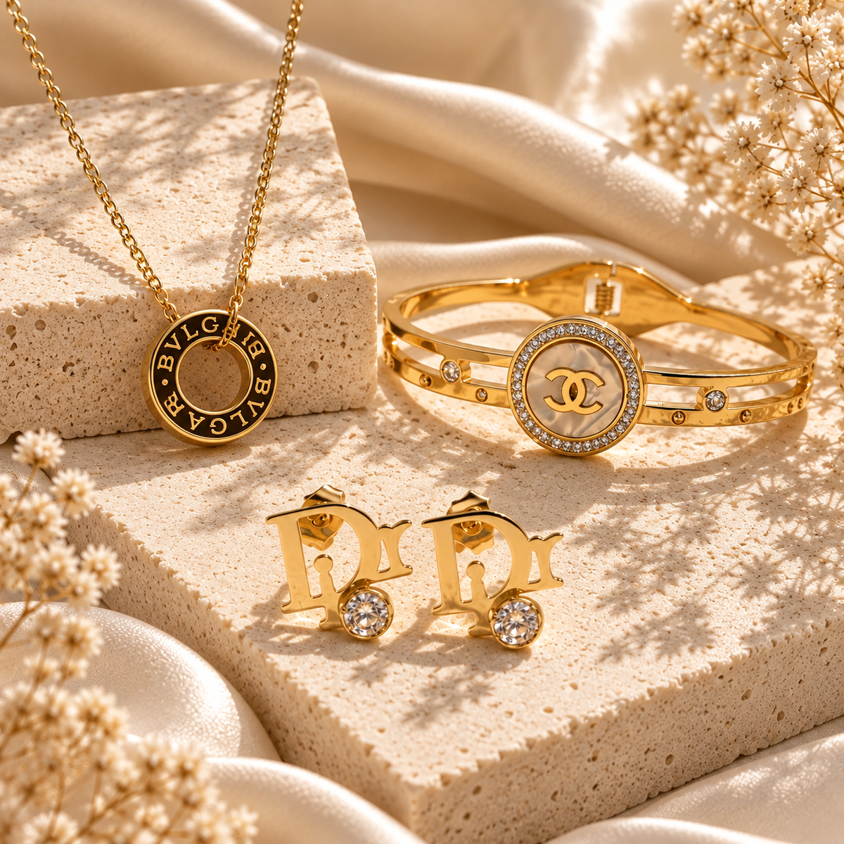 Σετ Chanel χειροπέδα, Bvlgari κολιέ, Dior σκουλαρίκια